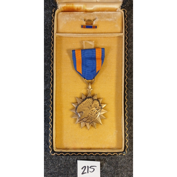 WWII U.S. AIR MEDAL W/ CASE