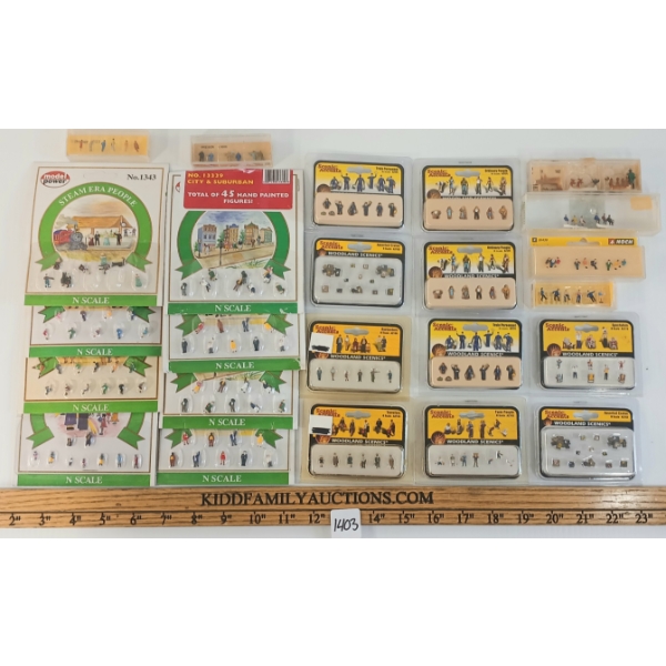 LOT OF 24 - SCENIC ACCENTS & MODEL POWER TRACKSIDE PEOPLE - FARMERS, TRAVELERS, SITTING, ETC