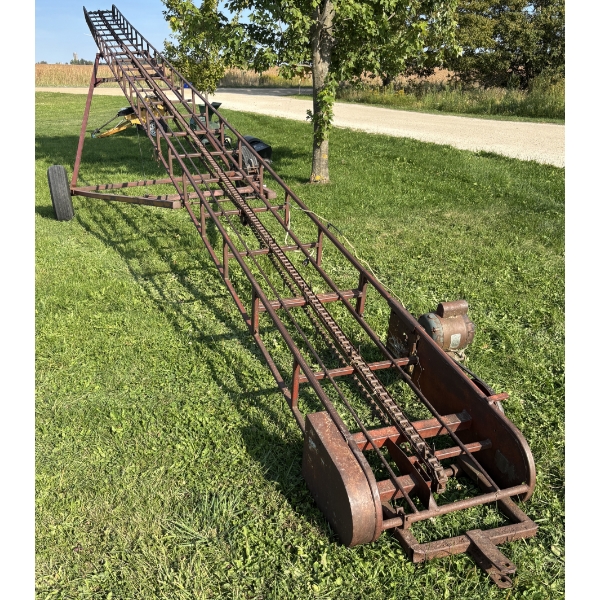 45 FT BALE ELEVATOR ON WHEELS - ELECTRIC