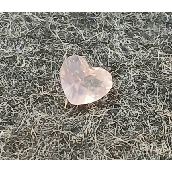 NATURAL PINK ROSE QUARTZ - HEART