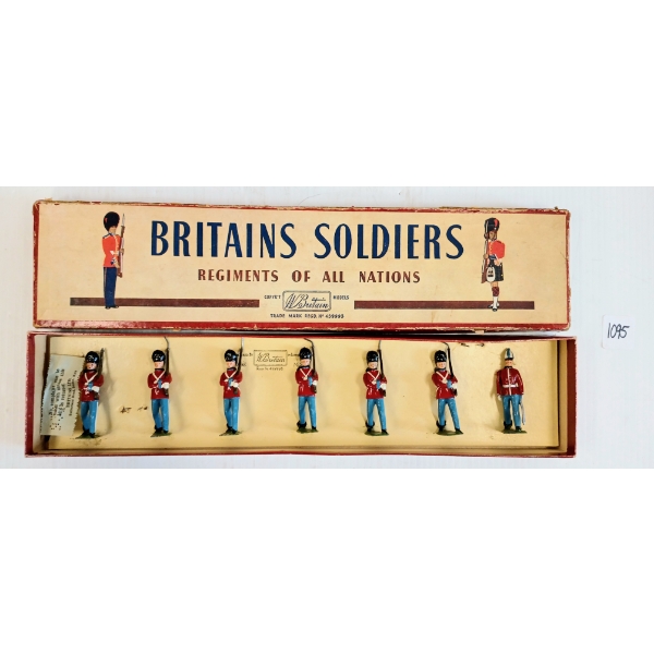 BRITAINS SOLDIERS LEAD FIGURES - NO. 2019 DANISH LIVGARDE
