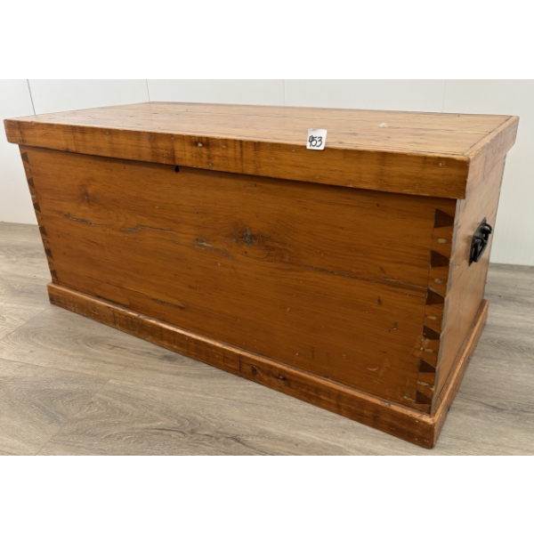 BLANKET BOX - DOVETAIL CONSTRUCTION - PINE