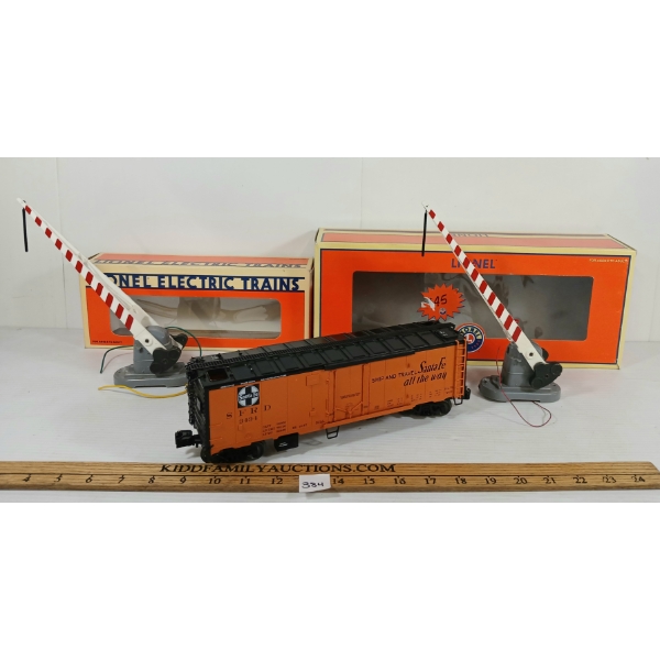 LOT OF 2 - LIONEL SANTA FE STEEL-SIDED REEFER & CROSSING GATE