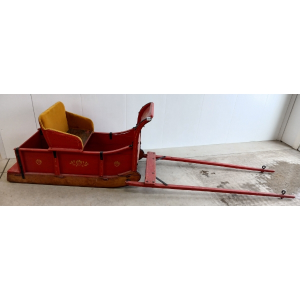 CHILDREN'S HORSE DRAWN SLED