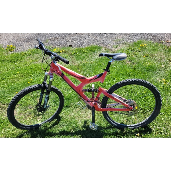 GIANT WARP MOUNTAIN BIKE