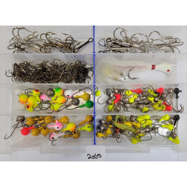 QTY OF MISC JIG HEADS & TREBLE HOOKS