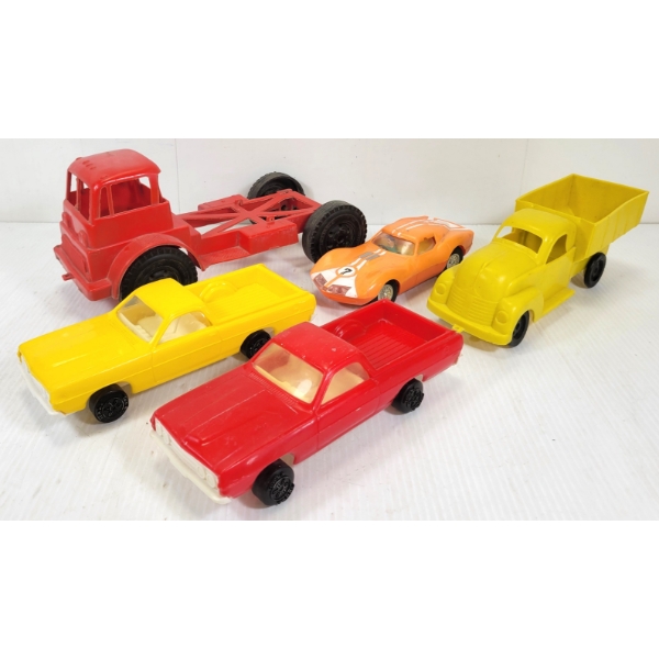 LOT OF 5 - MISC PLASTIC VEHICLES - INCL MARX & RELIABLE, ETC