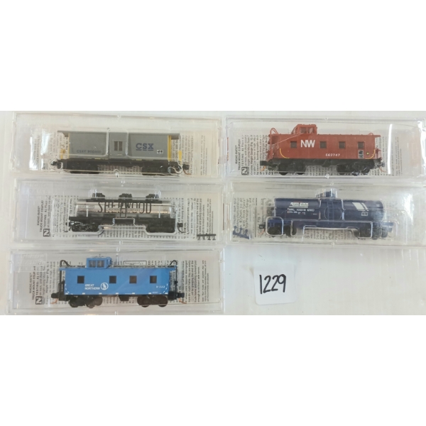 LOT OF 5 - MICRO TRAINS - MONTANA RAIL LINK, GREAT NORTHERN, NORFOLK & WESTERN, ETC