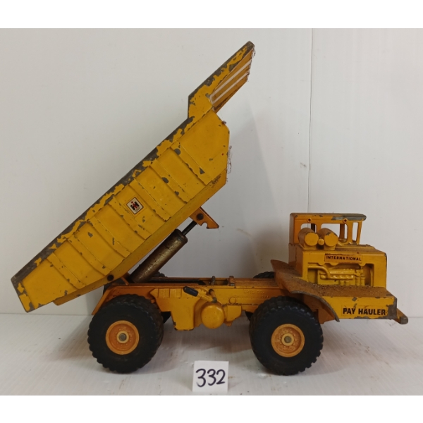 ERTL PRESSED STEEL INTERNATIONAL PAY HAULER