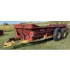 Image 1 : NEW HOLLAND MANURE SPREADER - MODEL 680 - REAR GATE
