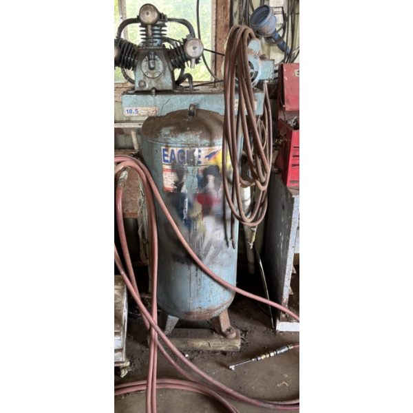 EAGLE UPRIGHT 220V AIR COMPRESSOR W/ HOSE - WORKING