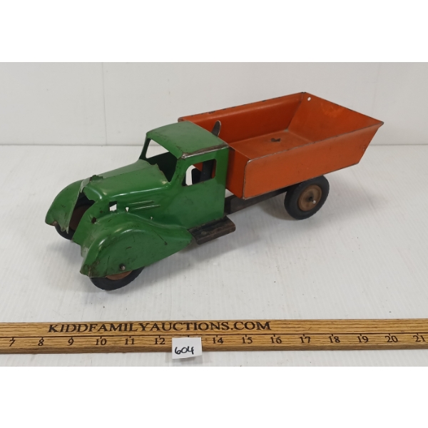 WYANDOTTE PRESSED STEEL DUMP TRUCK