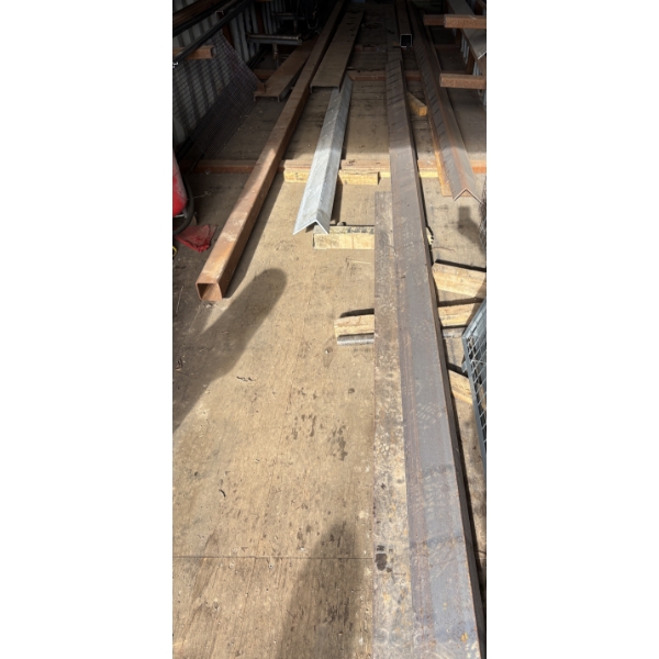 JOB LOT - APPROX 10 PSC OF 4 INCH 24 FOOT TUBE & 20 FOOT ANGLE IRON