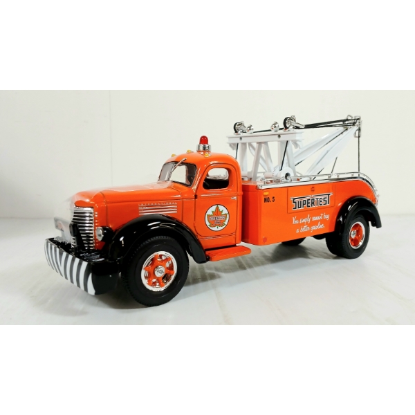 FIRST GEAR DIECAST INTERNATIONAL KB-10 TOW TRUCK MODEL 