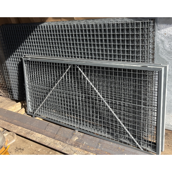 LOT OF 19 - 2 INCH SQ MESH - (15) 4 X 8 FOOT PANELS & (4) 32 X 80 INCH PANELS