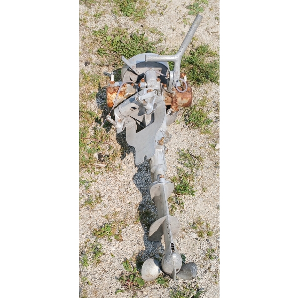 UNKNOWN OUTBOARD MOTOR
