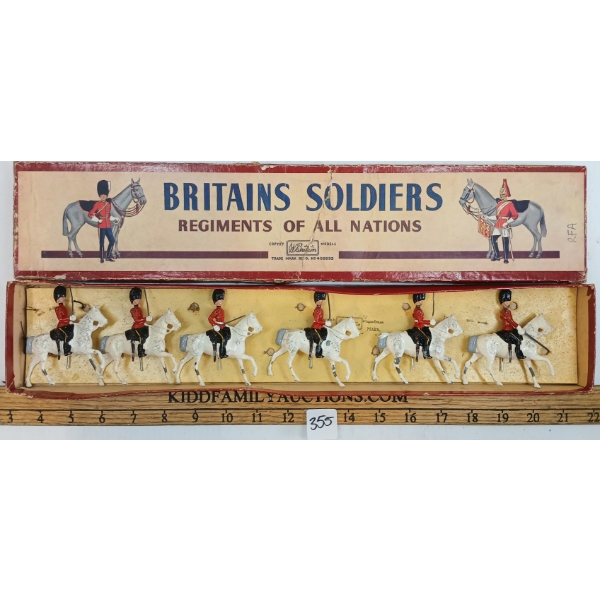 BRITAINS SOLDIERS LEAD FIGURES - NO. 32 ROYAL SCOTS GREYS (2ND DRAGOONS)