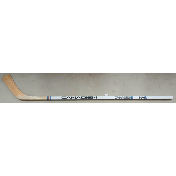6001 CANADIEN HOCKEY STICK - TEAM AUTOGRAPHED