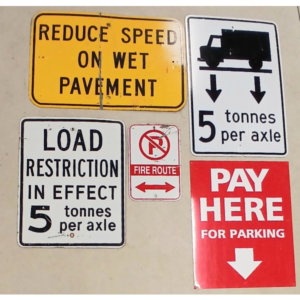 LOT OF 6 - MISC / ROAD SIGNS - REDUCE SPEED ON WET PAVEMENT, PAY HERE, ETC