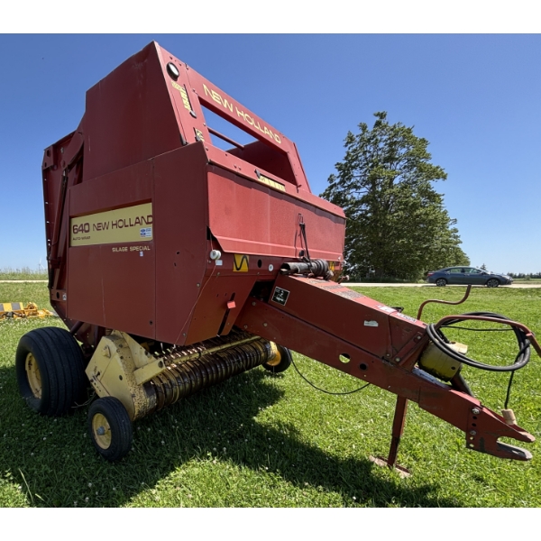 NEW HOLLAND MODEL 640 ROUND BALER - SILAGE SPECIAL - AUTO WRAP - W/ MONITOR