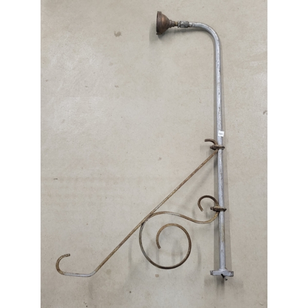 DECORATIVE WROUGHT IRON LIGHT FIXTURE