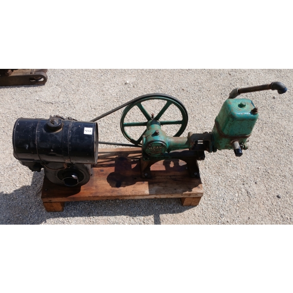 BRIGGS MOTOR W/ PISTON PUMP