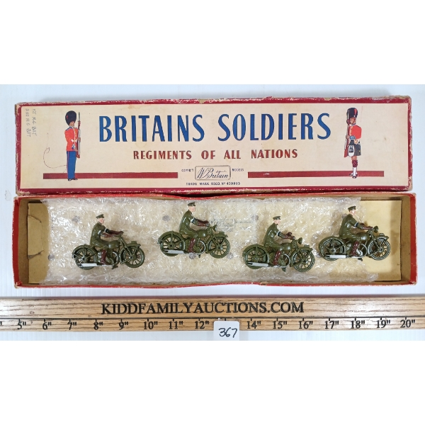 BRITAINS SOLDIERS LEAD FIGURES - NO. 1791 ROYAL CORPS SIGNALS