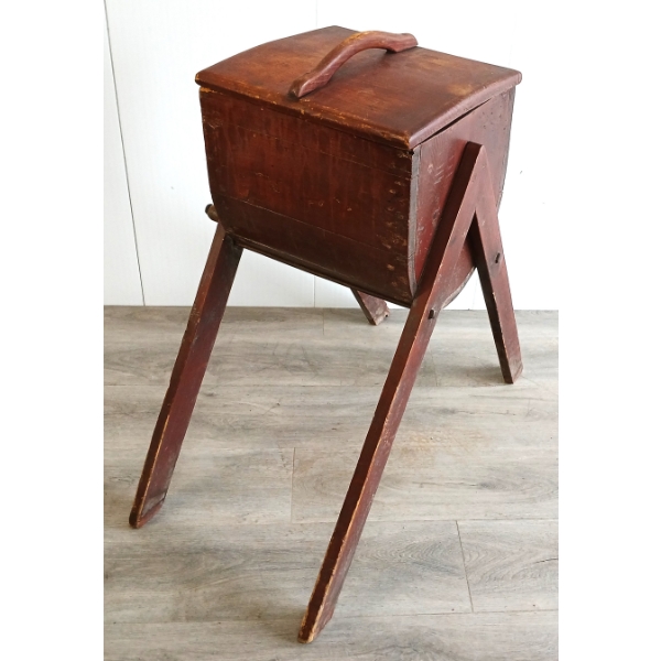 HAND CRANK BARREL STYLE BUTTER CHURN - CIRCA LATE 19TH - EARLY 20TH CENTURY