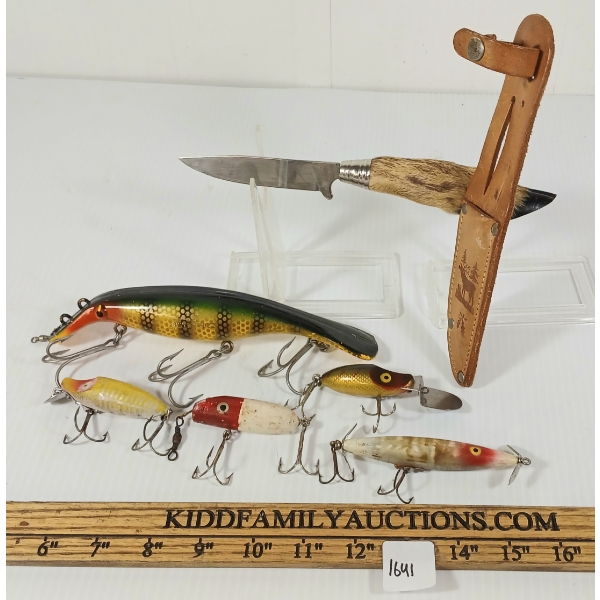 LOT OF 6 - FISHING LURES & DEER HOOF HUNTING KNIFE W/ SHEATH