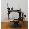 Image 2 : SINGER MODEL 20 MINIATURE SEWING MACHINE