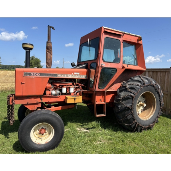 ALLIS CHALMERS MODEL 200 TRACTOR 