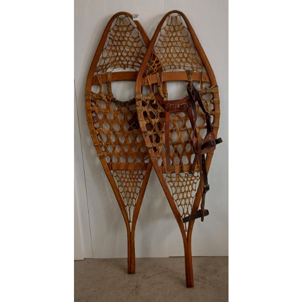 PAIR OF DTC SNOWSHOES