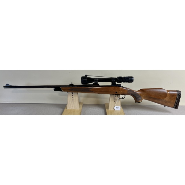 WINCHESTER MODEL 70 IN .300 WIN MAG - MISSING BOLT