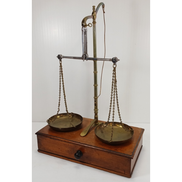 DEGRAVE & CO. LONDON APOTHECARY SCALE W/ BASE