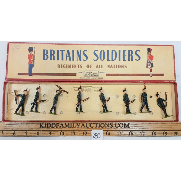 BRITAINS SOLDIERS LEAD FIGURES - NO. 2072 KING'S ROYAL RIFLE CORPS