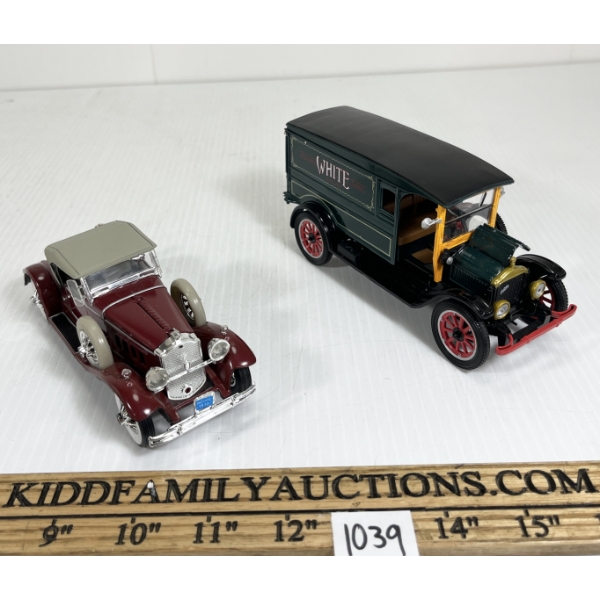 LOT OF 2 - SIGNATURE DIECAST MODELS - INCL 1920 WHITE VAN & 1930 PACKARD