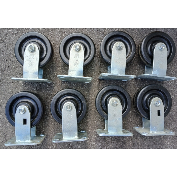 LOT OF 8 - CASTORS