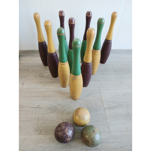 VINTAGE BOWLING SET - LATE 19TH / EARLY 20TH CENTURY