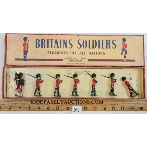 BRITAINS SOLDIERS LEAD FIGURES - NO. 75 THE SCOTS GUARDS