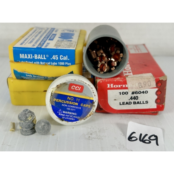 BULLETS & CAPS: APPROX 40X .45 CAL ROUND BALLS & 16X .45 CAL MAXI BALL & APPROX 40X PERCUSSION CAPS