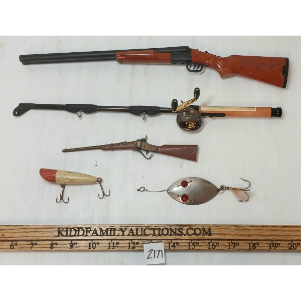 LOT OF 5 - VINTAGE LURES, MODEL GUN & FISHING POLE & SHOTGUN LIGHTERS