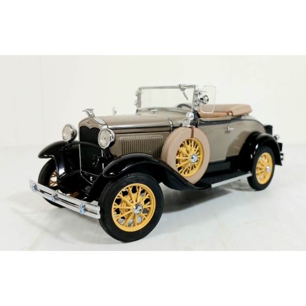 DANBURY MINT DIECAST 1931 FORD MODEL A ROADSTER MODEL