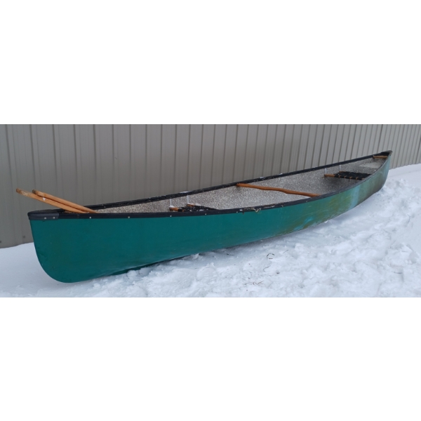 NORTH WOODS 15FT FIBRE GLASS CANOE W/ PADDLES
