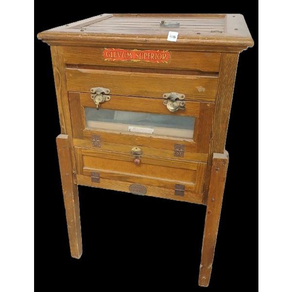 THE GLEVUM INCUBATOR - CIRCA 1930-40's