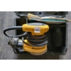 Image 2 : DEWALT D26453 VAR. SPEED RANDOM ORBIT SANDER W/ CASE
