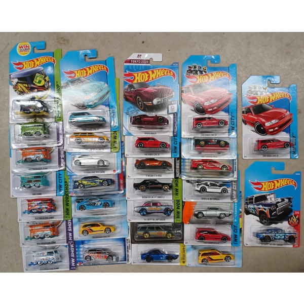 LOT OF 30 - HOTWHEELS / MATCHBOX - VOLKSWAGEN KOOL KOMBI, '71 DATSUN BLUEBIRD 510 WAGON, ETC