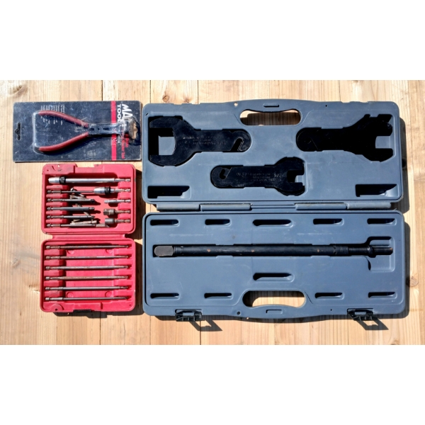 LOT OF 3 - MAC BIT SET, PNEUMATIC FAN CLUTCH WRENCH SET & DRUM BRAKE SPRING WASHER TOOL