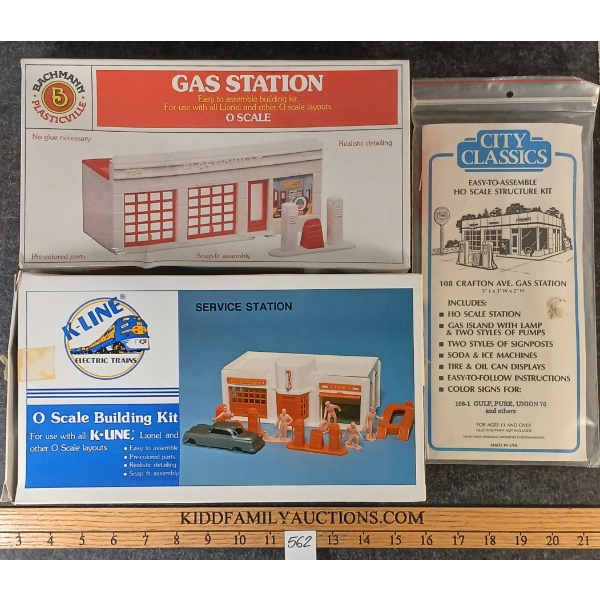LOT OF 3 - CITY CLASSICS, BACHMAN & K-LINE SERVICE STATION MODEL KITS