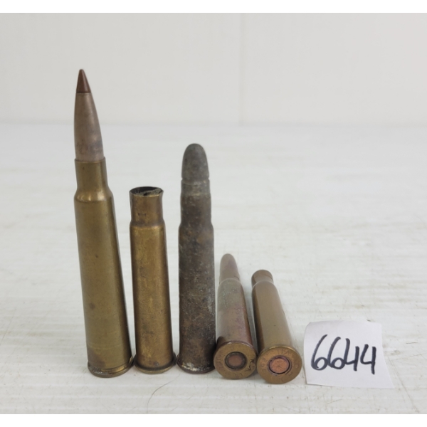 AMMO / BRASS: 5X MISC MILITARY ROUNDS - 2X BRASS ONCE FIRED