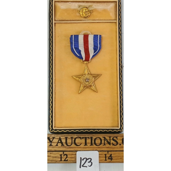 U.S. SILVER STAR MEDAL IN CASE - WILLIAM T. ARRUDA